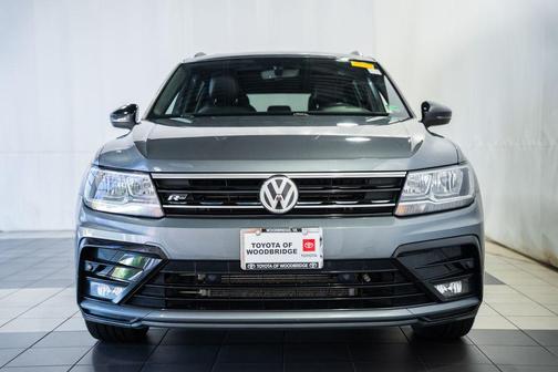Platinum Gray Metallic 2021 Volkswagen Tiguan 2.0T SE R-Line Black