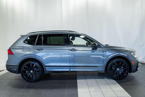 Platinum Gray Metallic 2021 Volkswagen Tiguan 2.0T SE R-Line Black