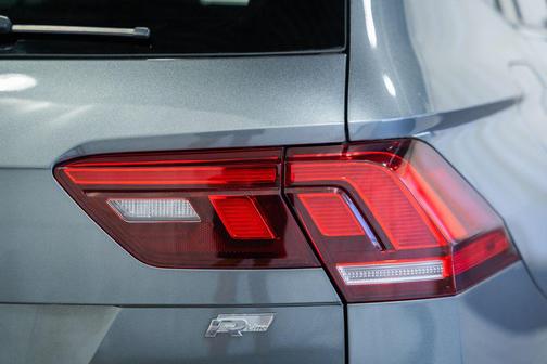 Platinum Gray Metallic 2021 Volkswagen Tiguan 2.0T SE R-Line Black