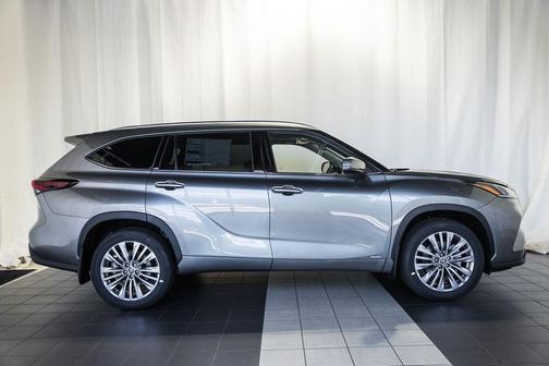 Heavy Metal 2026 Toyota Highlander Hybrid Platinum