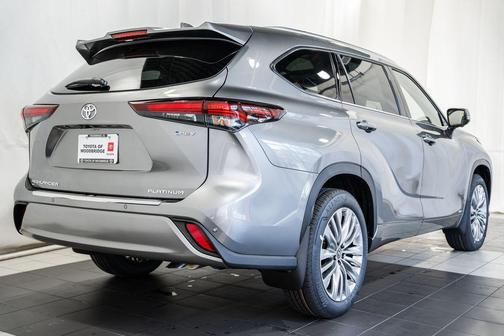 Heavy Metal 2026 Toyota Highlander Hybrid Platinum