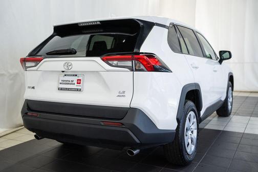 Ice 2024 Toyota RAV4 LE