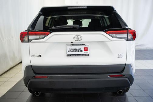 Ice 2024 Toyota RAV4 LE