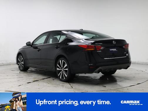 Black 2022 Nissan Altima SR