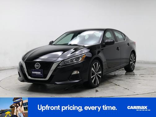 Black 2022 Nissan Altima SR