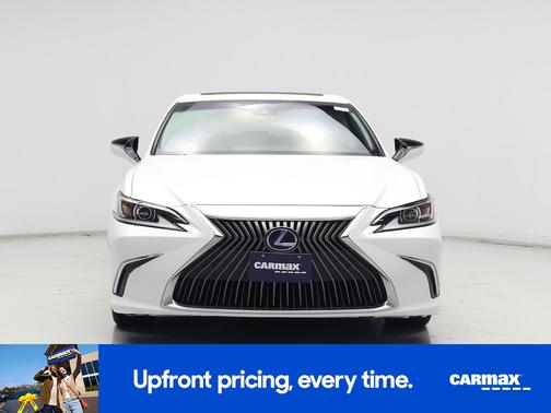 White 2019 Lexus ES 300h
