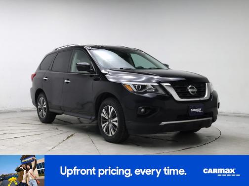 Black 2017 Nissan Pathfinder SL