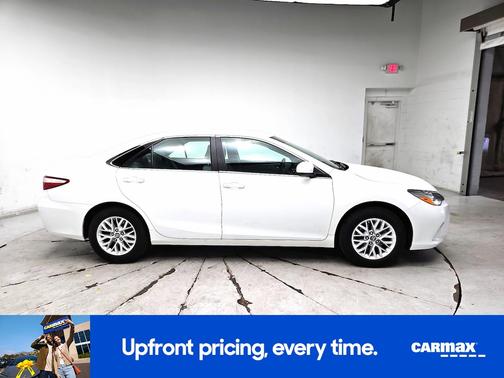 White 2016 Toyota Camry LE