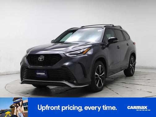 Gray 2022 Toyota Highlander XSE