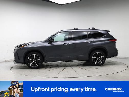 Gray 2022 Toyota Highlander XSE