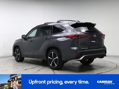 Gray 2022 Toyota Highlander XSE