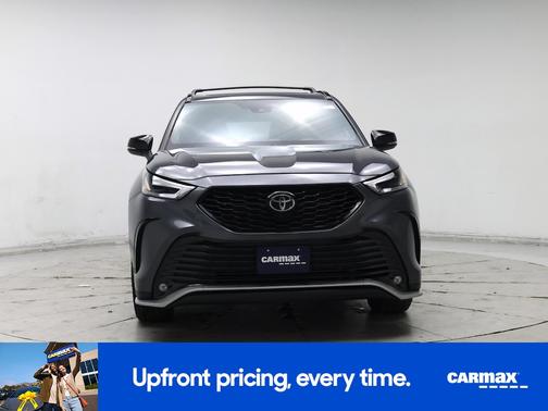 Gray 2022 Toyota Highlander XSE
