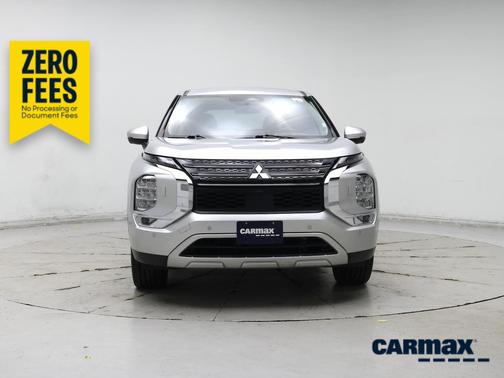 Silver 2024 Mitsubishi Outlander SE