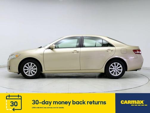 Photo 3 of 26 of 2010 Toyota Camry XLE