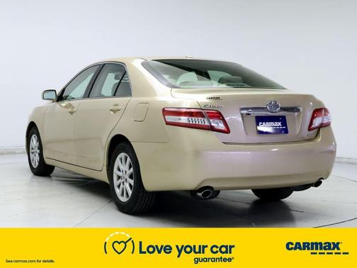 Photo 2 of 26 of 2010 Toyota Camry XLE