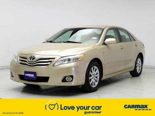 Photo 4 of 26 of 2010 Toyota Camry XLE