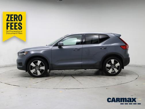 Blue 2020 Volvo XC40 T5 Momentum