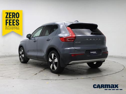 Blue 2020 Volvo XC40 T5 Momentum