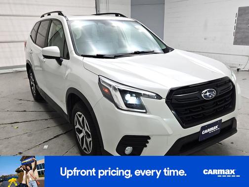 White 2022 Subaru Forester Premium