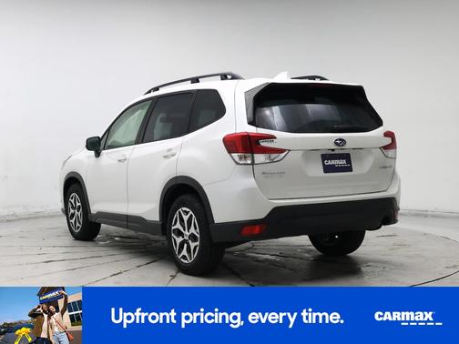 White 2023 Subaru Forester Premium