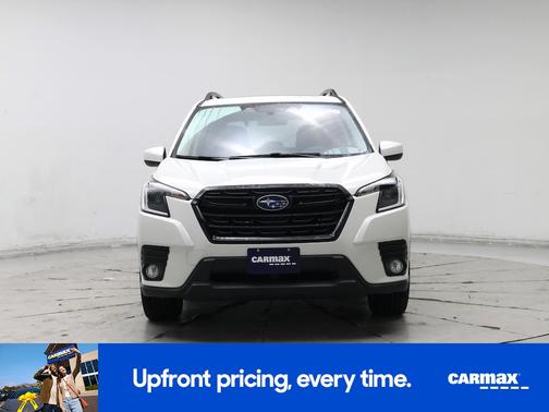 White 2023 Subaru Forester Premium
