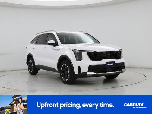 White 2024 Kia Sorento S