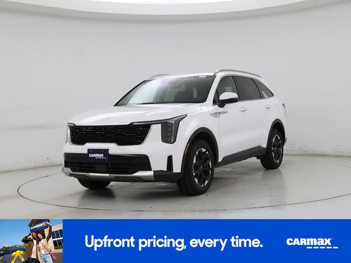 White 2024 Kia Sorento S
