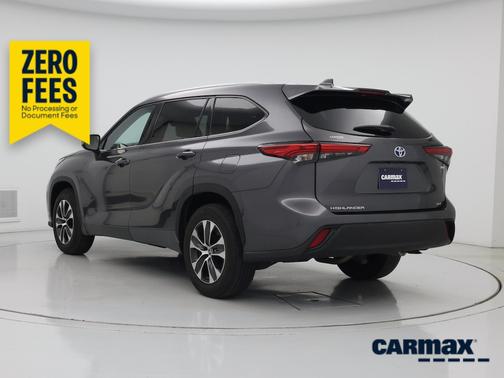 Gray 2022 Toyota Highlander Hybrid XLE