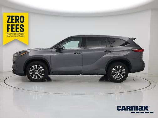 Gray 2022 Toyota Highlander Hybrid XLE