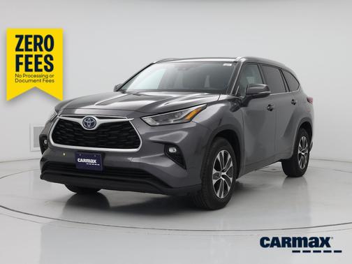 Gray 2022 Toyota Highlander Hybrid XLE