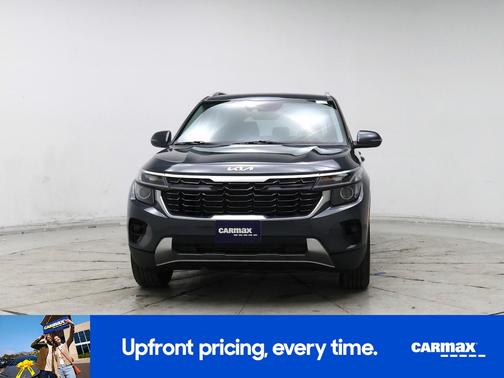 Gray 2024 Kia Seltos S