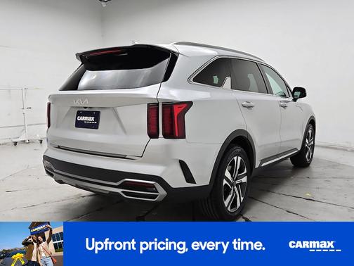 Silver 2024 Kia Sorento Hybrid EX