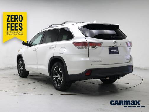 White 2016 Toyota Highlander XLE