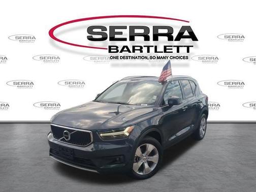 2022 Volvo XC40 T5 Momentum