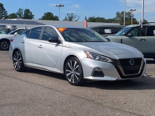 2021 Nissan Altima SR FWD