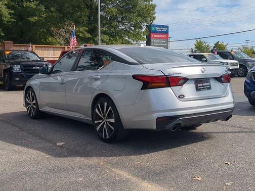 2021 Nissan Altima SR FWD