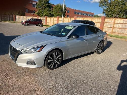 2021 Nissan Altima SR FWD