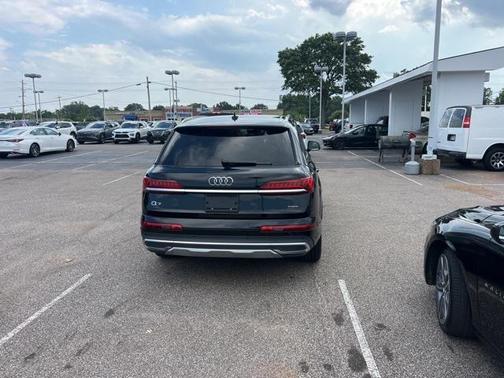 2024 Audi Q7 45 Premium Plus