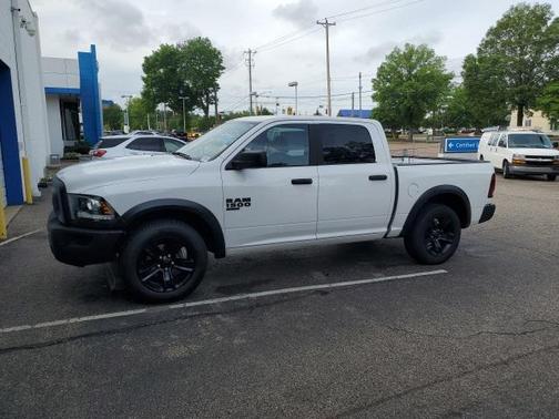 2024 RAM 1500 Classic Warlock Crew Cab 4x2 5'7' Box