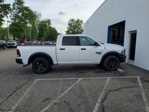 2024 RAM 1500 Classic Warlock Crew Cab 4x2 5'7' Box