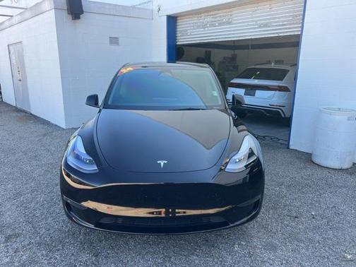 2023 Tesla Model Y Long Range Dual Motor All-Wheel Drive