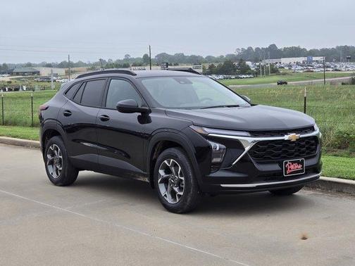 Mosaic Black Metallic 2026 Chevrolet Trax LT