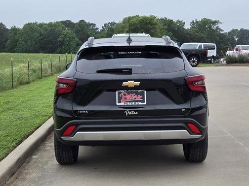 Mosaic Black Metallic 2026 Chevrolet Trax LT