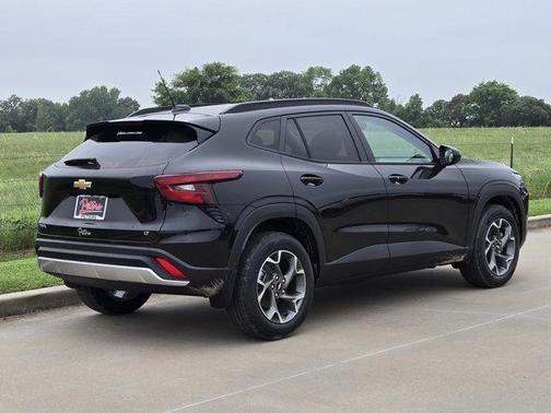 Mosaic Black Metallic 2026 Chevrolet Trax LT
