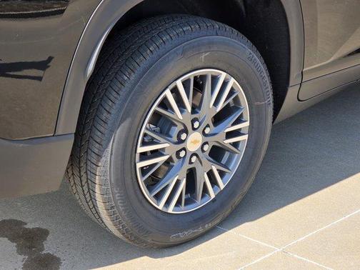 Mosaic Black Metallic 2026 Chevrolet Traverse LT