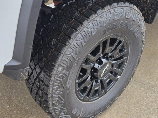 Summit White 2026 Chevrolet Silverado 2500 ZR2