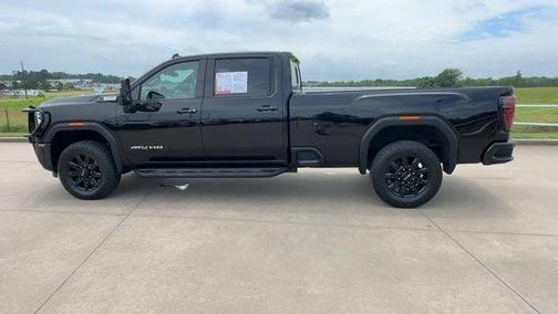 Onyx Black 2024 GMC Sierra 2500 AT4