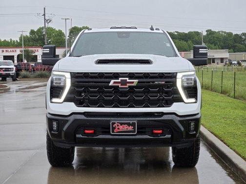 Summit White 2026 Chevrolet Silverado 2500 ZR2