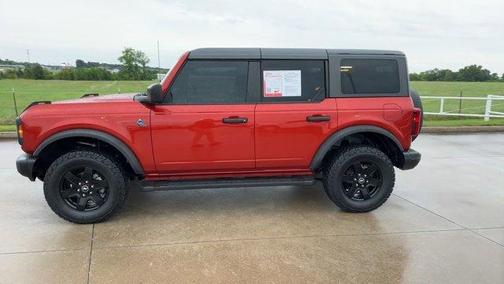 Chili Pepper Red 2022 Ford Bronco Black Diamond