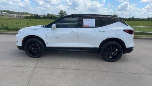 Iridescent Pearl Tricoat 2023 Chevrolet Blazer RS